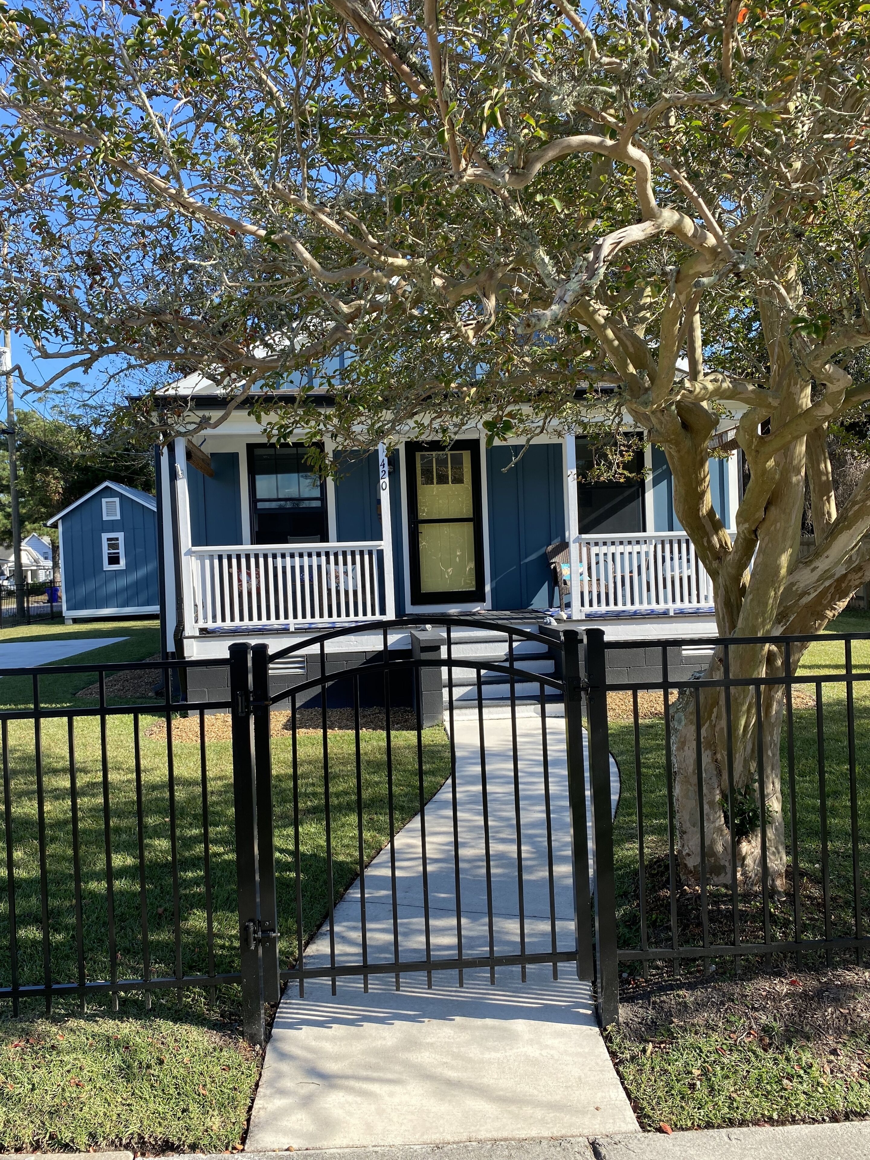 Cozy cottage near the waterfront (Pet Friendly)