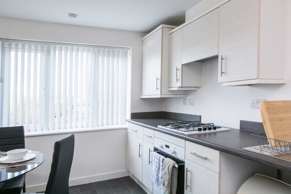 Apartment, Multiple Beds | Private kitchen | Fridge, microwave, stovetop, electric kettle