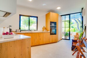 Fridge, microwave, oven, dishwasher - SES ALZINES APARTMENT (Costa de los Pinos)