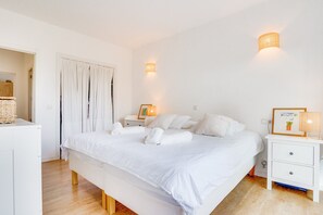 2 bedrooms, iron/ironing board, free WiFi, bed sheets