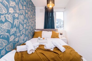 2 عدّة غرف نوم وواي فاي مجانًا وملاءات أسرّة