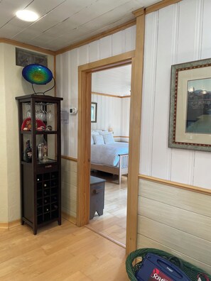 2 عدّة غرف نوم ومكواة/لوح كي وواي فاي مجانًا وملاءات أسرّة