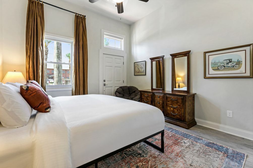 4 slaapkamers, een strijkplank/strijkijzer, beddengoed