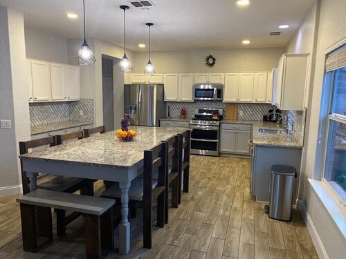 Lxry 5 BR Huge Heated Pool/Spa/Fire Pit/Game Room near Seaworld/Six Flags (Al.)