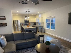 Smart TV, table football - Lxry 5 BR Huge Heated Pool/Spa/Fire Pit/Game Room near Seaworld/Six Flags (Al.) (San Antonio)