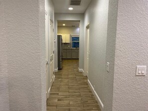 Interior - Lxry 5 BR Huge Heated Pool/Spa/Fire Pit/Game Room near Seaworld/Six Flags (Al.) (San Antonio)