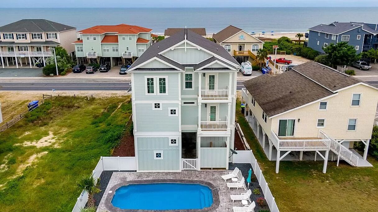 Great Ocean Views! Family friendly w/ direct beach access, private pool & more!