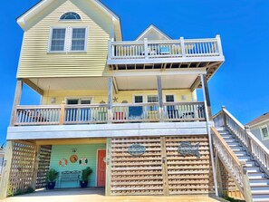 Exterior detail - Updated & roomy 4BR coastal home. Sleeps 10. 6 beds. Great area. 3 nite minimum! (Kill Devil Hills)