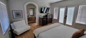4 bedrooms, desk, iron/ironing board, free WiFi