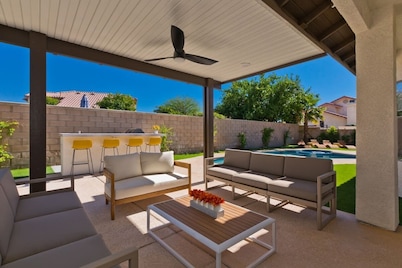 🌵Live La Dolce Vita!🌵Modern desert home with private Pool, Spa & Casita