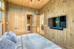 3 Schlafzimmer, Schreibtisch, Bügeleisen/Bügelbrett, WLAN