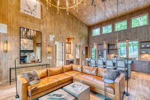 Fernseher, Kamin, Arbeitsbereiche