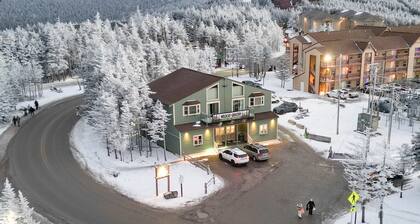 Stemwinder 5 - Can't beat the location of this spacious townhome! Sleeps 11!