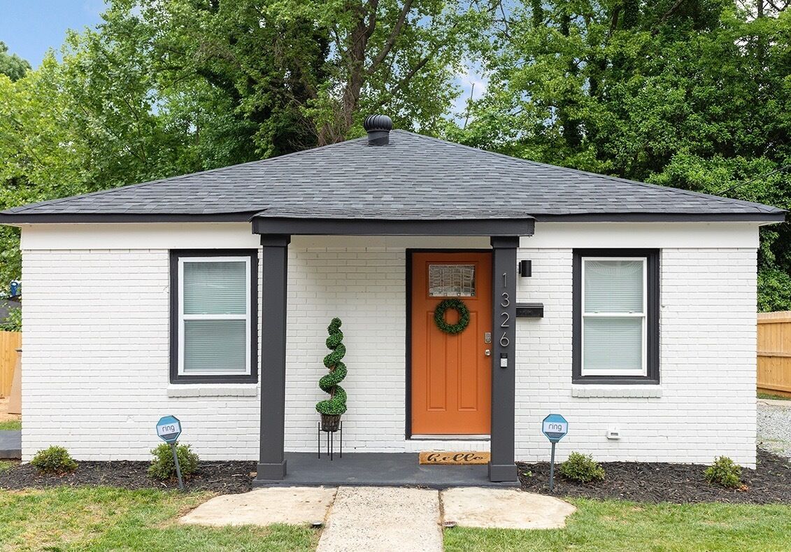 Art Deco Inspired Bungalow| 7 mins from Uptown|Patio