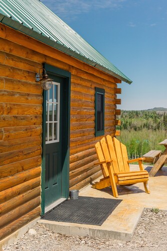 #9 - Flagpole View Cabins - Deluxe Cabin