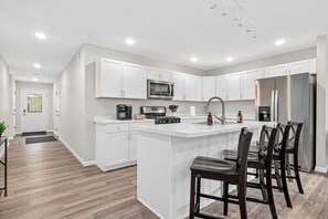 Fridge, microwave, oven, stovetop - Restful Escape: Pet-Friendly 3BR with Trail Acc & Game Rm (Hayward)