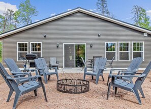 Terrace/patio - Restful Escape: Pet-Friendly 3BR with Trail Acc & Game Rm (Hayward)