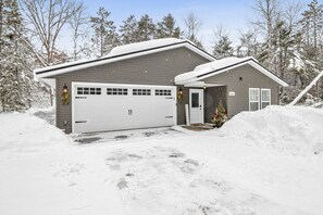 Exterior - Restful Escape: Pet-Friendly 3BR with Trail Acc & Game Rm (Hayward)