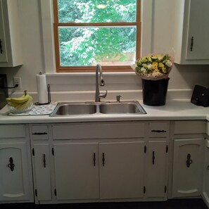 Private kitchen - Happy Place!! Asheville and Black Mountain! (Swannanoa)