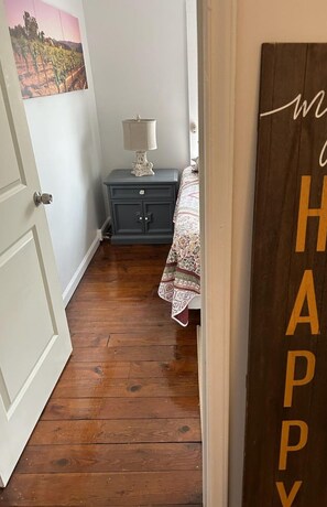 3 bedrooms, desk, travel cot, free WiFi