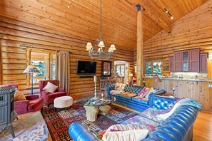 TV, fireplace - Stillwater - Luxury Truckee 4BR, Pet Friendly w Hot Tub & Sauna (Truckee)