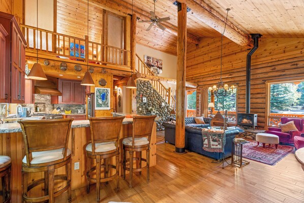 Interior - Stillwater - Luxury Truckee 4BR, Pet Friendly w Hot Tub & Sauna (Truckee)