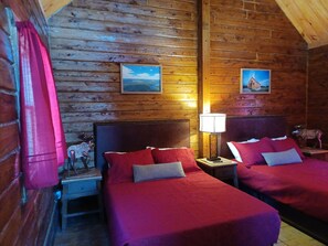 1 bedroom - #30 - Flagpole View Cabins - Deluxe Cabin (Columbia Falls)