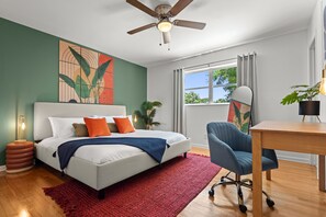 6 室のベッドルーム、デスク、アイロン / アイロン台、旅行用ベビーベッド