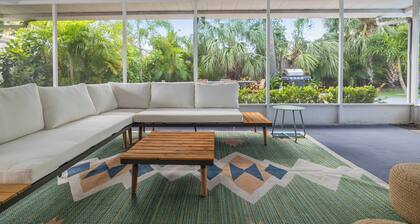 Tropical Oasis - Heated Pool - Hot Tub - Downtown and Beaches