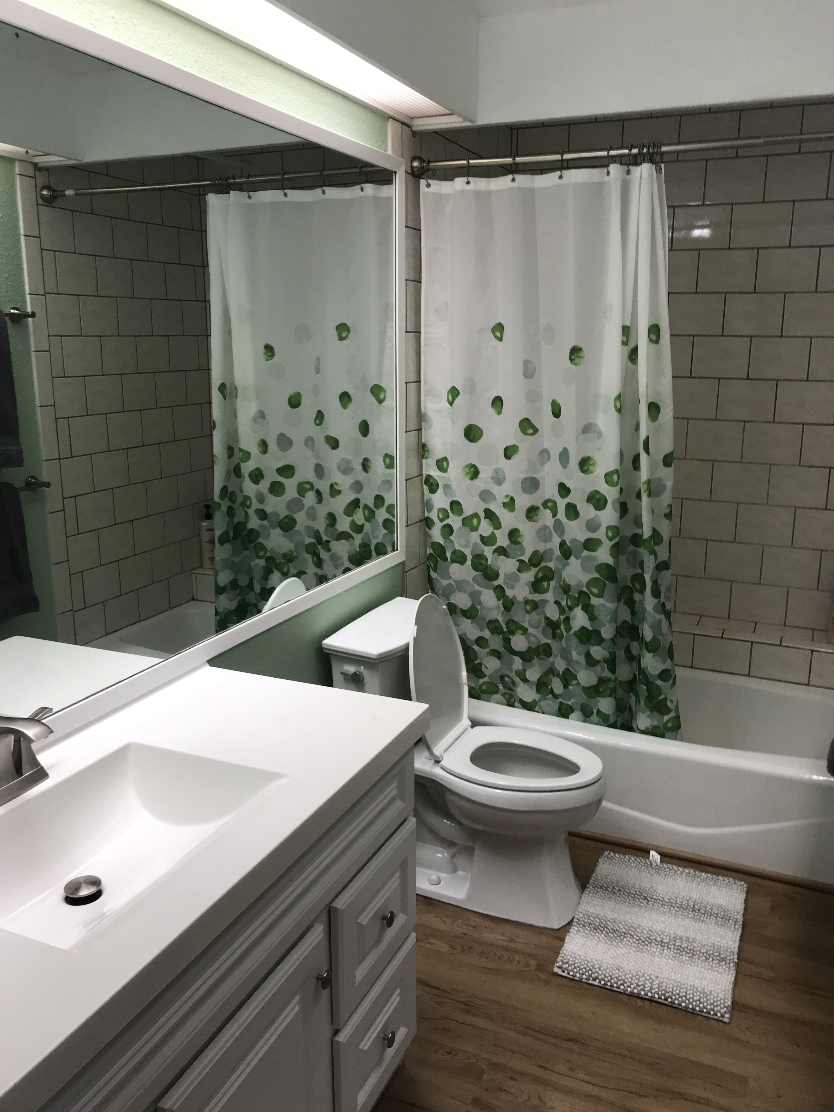A bathroom with a toilet, sink, and bathtub.