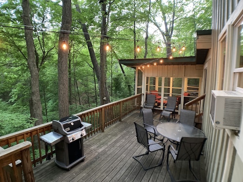 Treetops Cabin in the Woods!