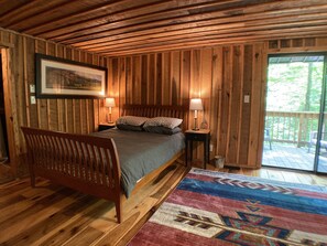 3 bedrooms, travel cot, free WiFi, bed sheets - Treetops Cabin in the Woods! (Bloomingdale)