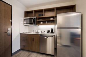 Standaard kamer, 1 kingsize bed, niet-roken | Een bureau, een laptopwerkplek, gratis wifi, beddengoed