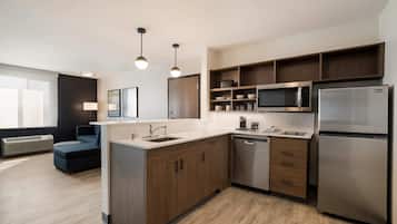 Suite, 1 cama de matrimonio grande, no fumadores | Escritorio, espacio para trabajar con un portátil, wifi gratis