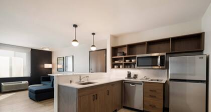 Everhome Suites Corona