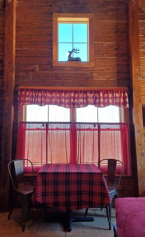 Interior - #32 - Flagpole View Cabins - Deluxe Cabin (Columbia Falls)