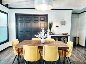 Dining - Maison Modernè Unit A: Work + Play (San Antonio)