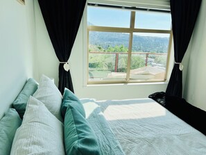 2 bedrooms, desk, travel cot, free WiFi