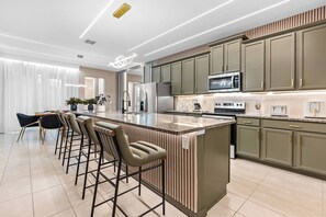 Lavavajillas, periquera y comedor 