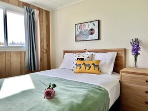 واي فاي مجانًا وملاءات أسرّة