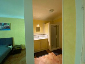 5 bedrooms, WiFi