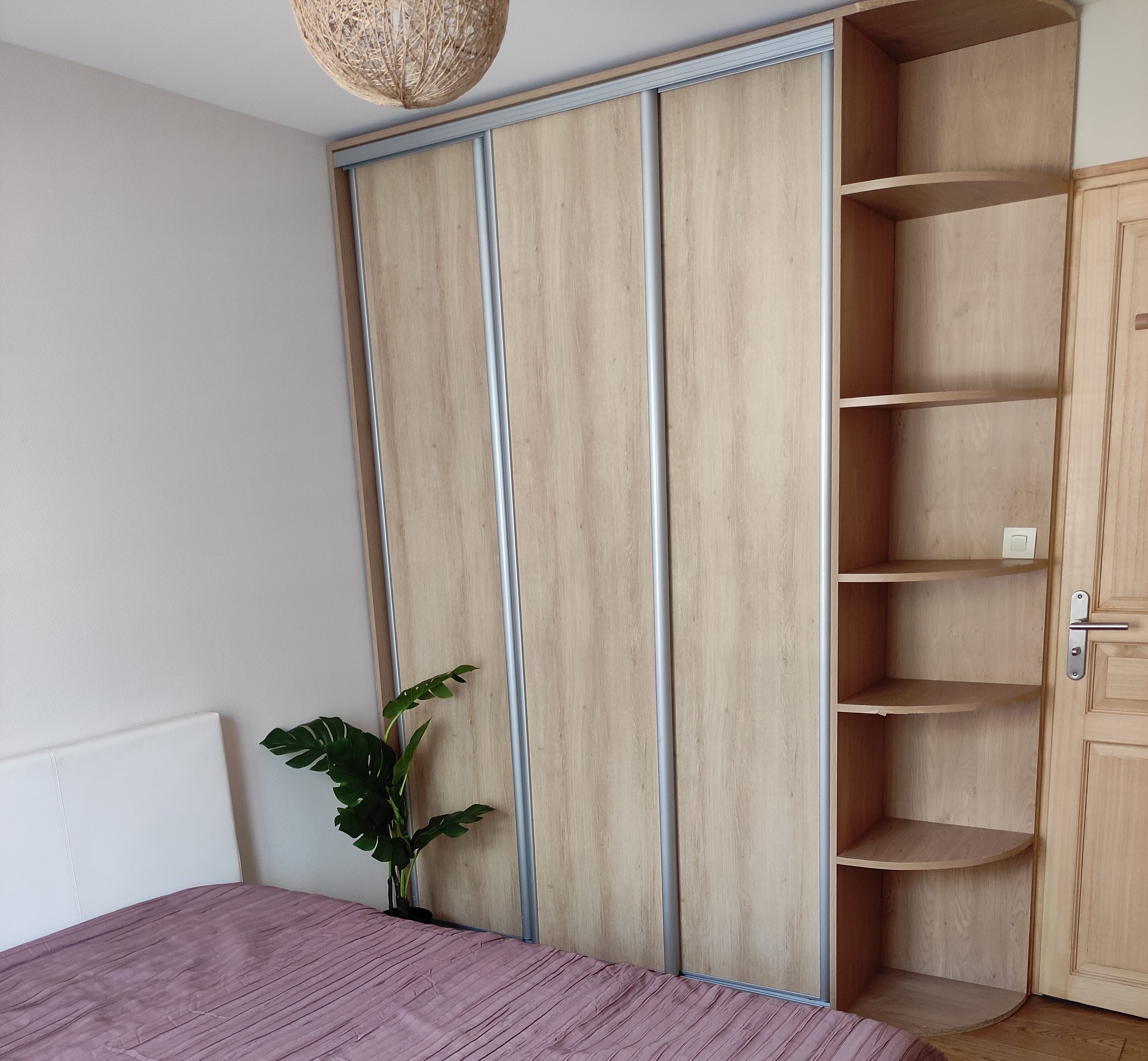 1 slaapkamer, een strijkplank/strijkijzer, wifi