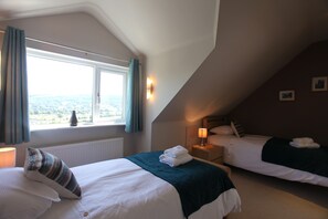 4 Schlafzimmer, Bügeleisen/Bügelbrett, Reisekinderbett, kostenloses WLAN