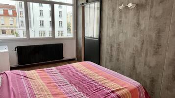 1 habitación, escritorio, tabla de planchar con plancha y wifi gratis