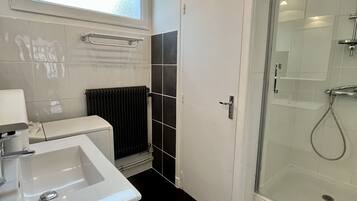 Douche, papier toilette
