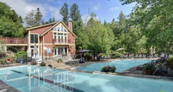 Outdoor pool, a heated pool