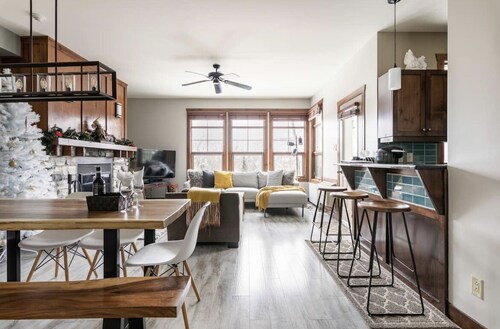 Elegant 4BR Condo for 8 • Ski Views • Walk to Village • Spa & Shuttle