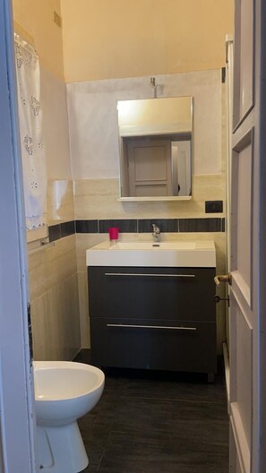 Shower, free toiletries, hair dryer, bidet - Homelink Firenze - The Key (Florence)
