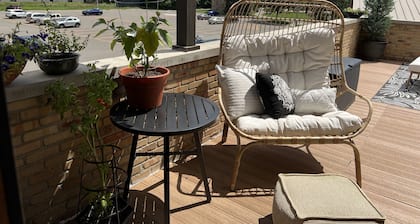 Botanical Loft & Deck — Old Town Lansing