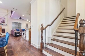 المنشأة من الداخل